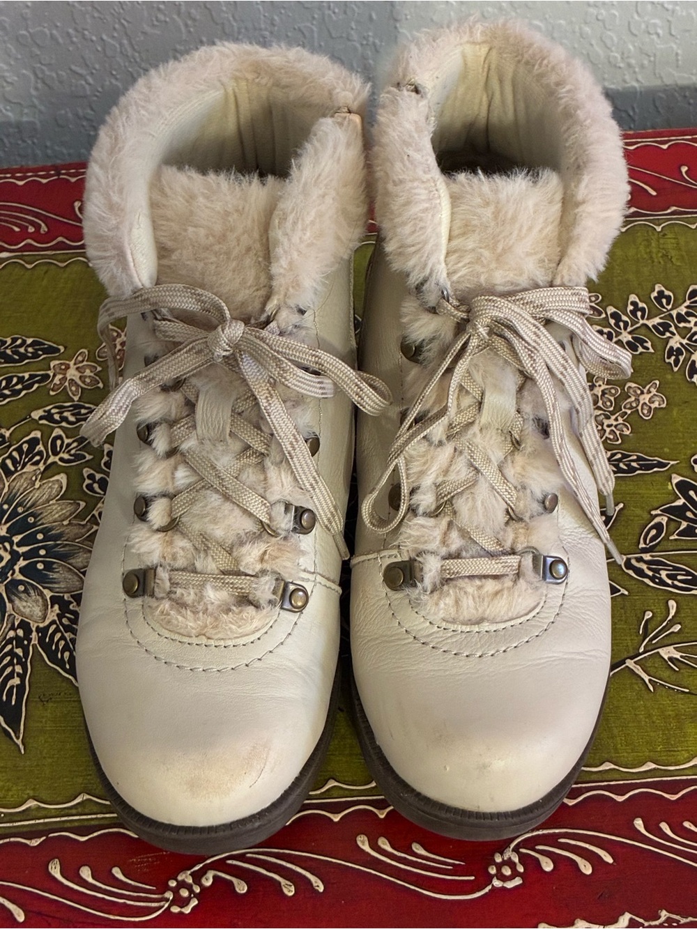 Earth Origins Cream Faux-Fur Lace-Up Winter Ankle Boots